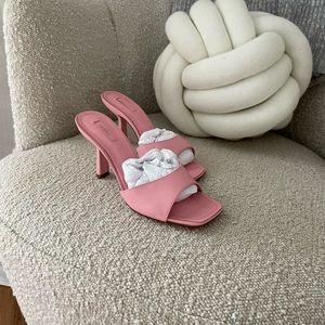 BRAND NEW SHULTZ Heel